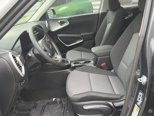 Used 2025 Kia Soul LX w/ LX Technology Package FWD image 28