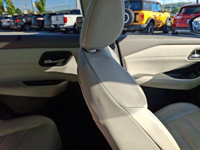 Used 2023 Nissan Rogue SV w/ SV Premium Package image 14