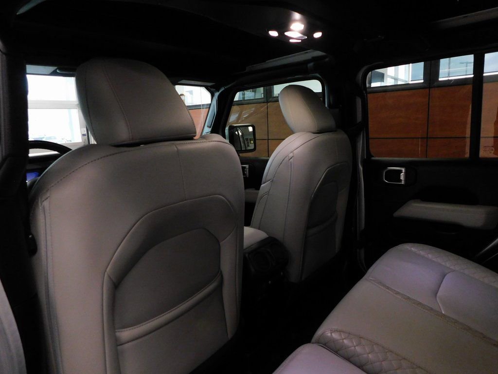 Used 2022 Jeep Wrangler Unlimited Sahara image 28
