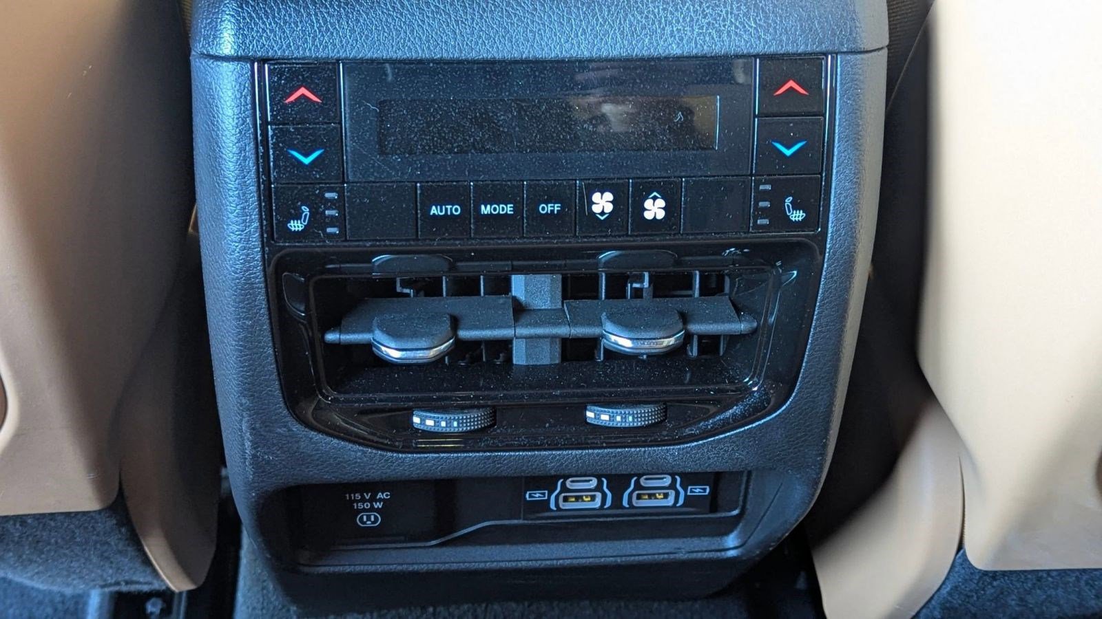 Used 2022 Jeep Grand Cherokee Summit w/ Luxury Tech Group V image 23