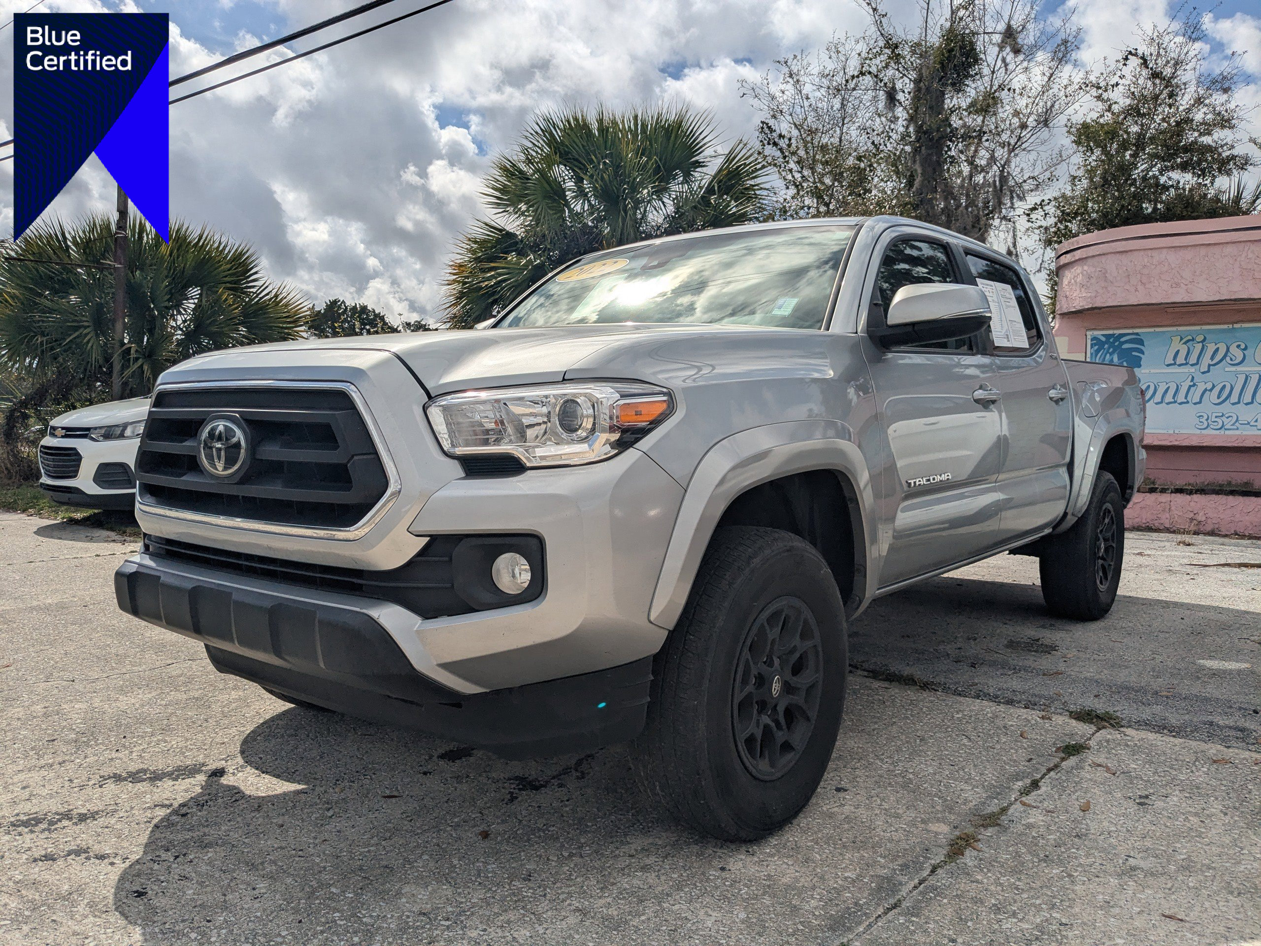 Used 2022 Toyota Tacoma SR5 w/ Technology Package image 1