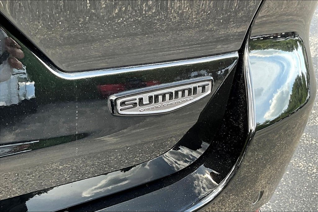 Used 2025 Jeep Grand Cherokee Summit AWD/4WD image 26