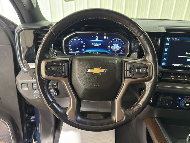 Used 2022 Chevrolet Silverado 1500 High Country w/ Technology Package AWD/4WD image 3