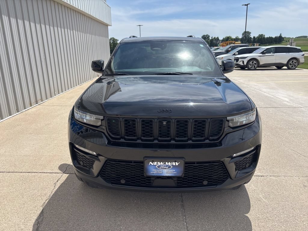Used 2024 Jeep Grand Cherokee Limited w/ Luxury Tech Group II AWD/4WD image 2