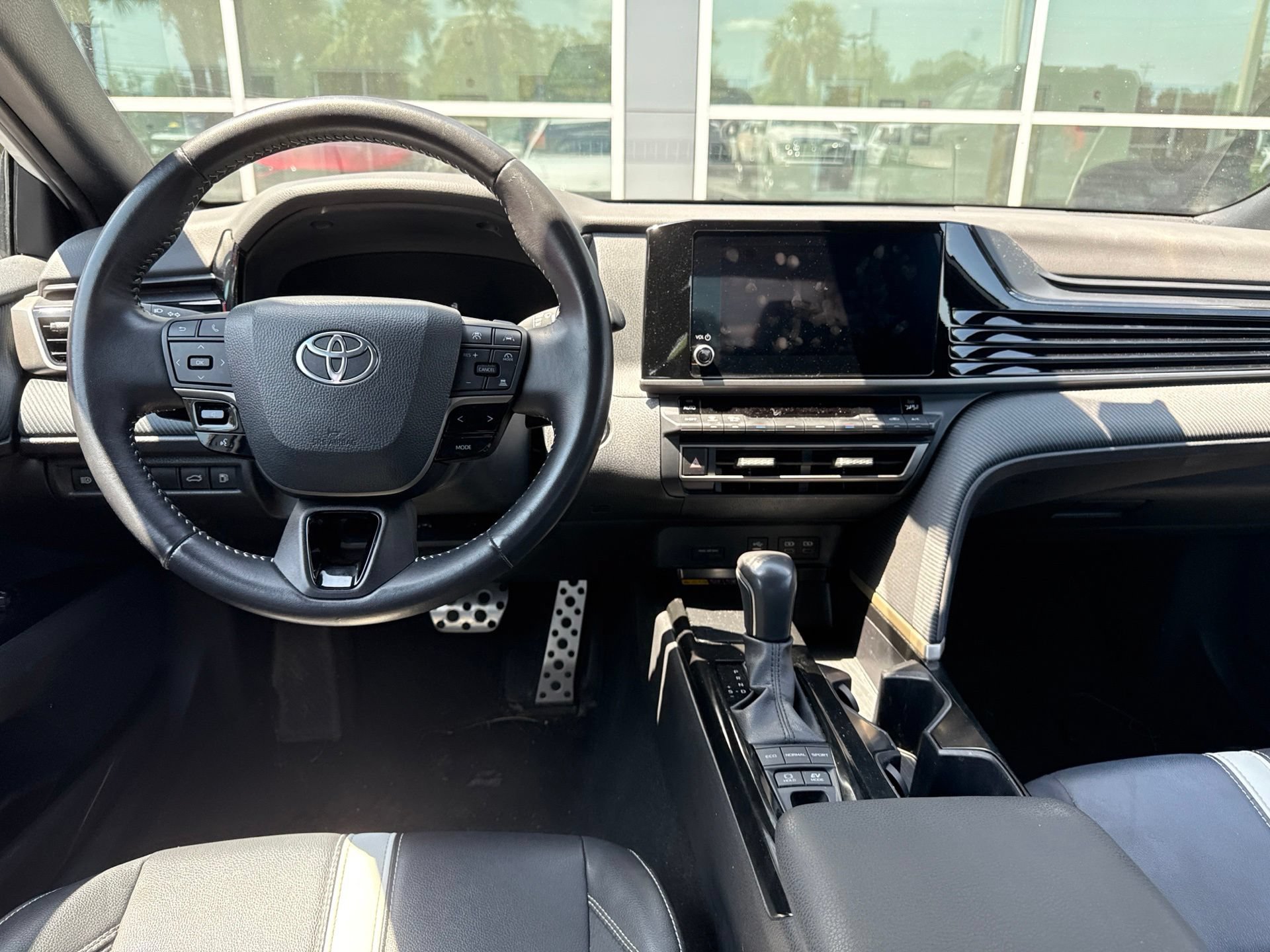 Used 2025 Toyota Camry SE FWD image 12