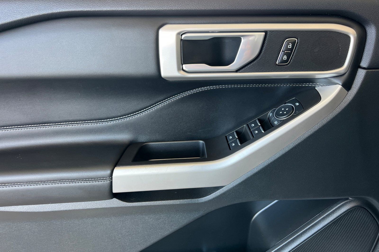 Certified 2023 Ford Explorer XLT w/ Equipment Group 202A image 15