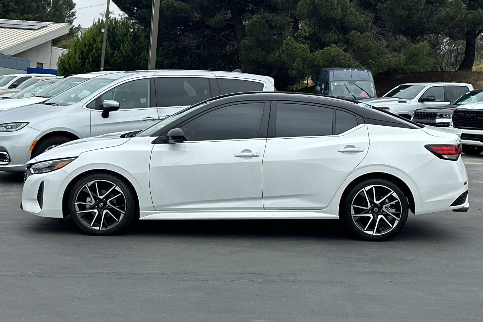 Used 2024 Nissan Sentra SR w/ Lighting Package FWD image 9