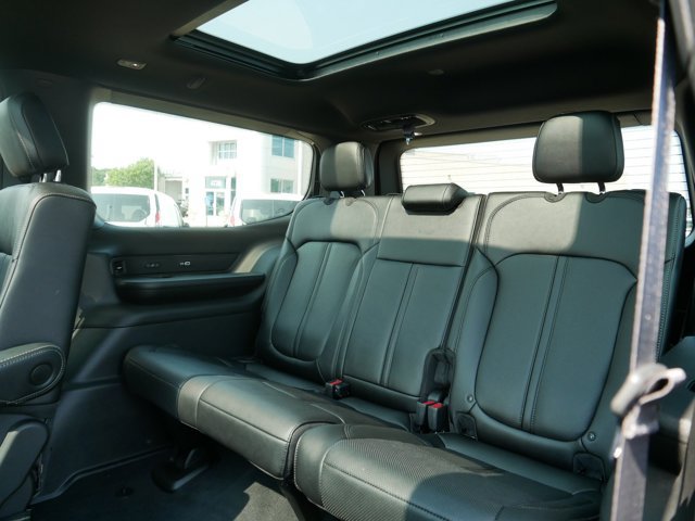 Used 2024 Jeep Wagoneer Series II AWD/4WD image 17
