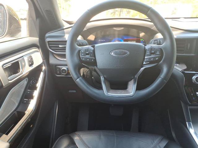 Certified 2023 Ford Explorer Platinum w/ Technology Package AWD/4WD image 7