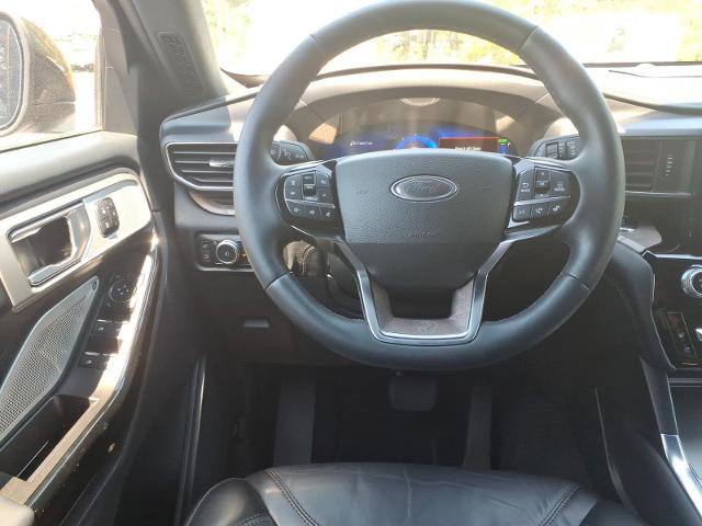 Certified 2023 Ford Explorer Platinum w/ Technology Package AWD/4WD image 7