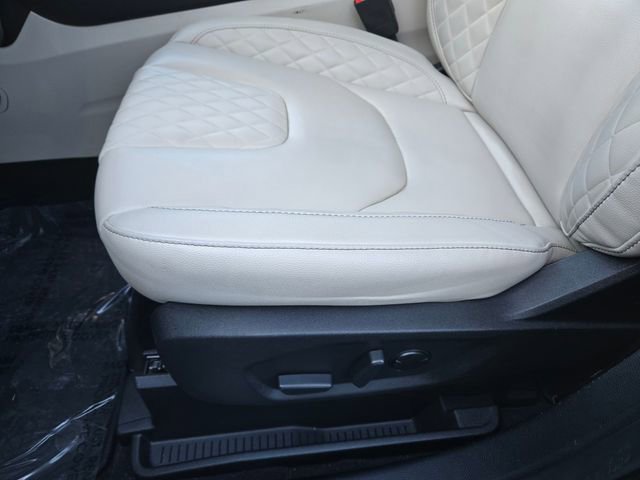 Certified 2023 Ford Edge Titanium w/ Class II Trailer Tow Package image 11