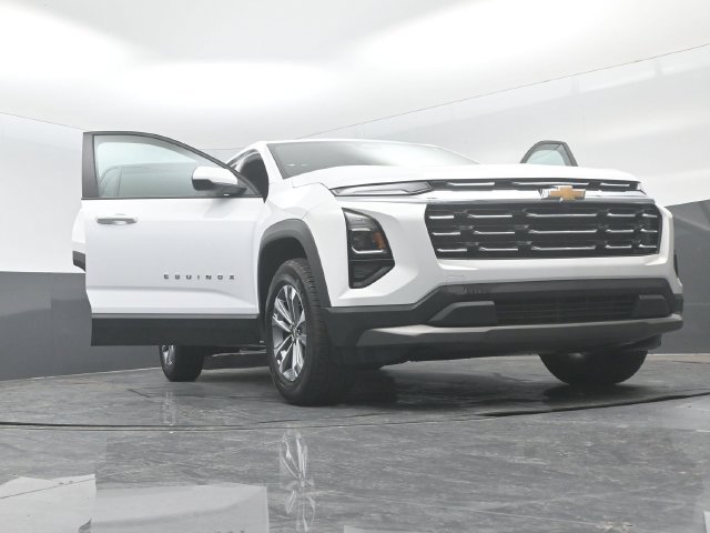 Used 2025 Chevrolet Equinox LT AWD/4WD image 30