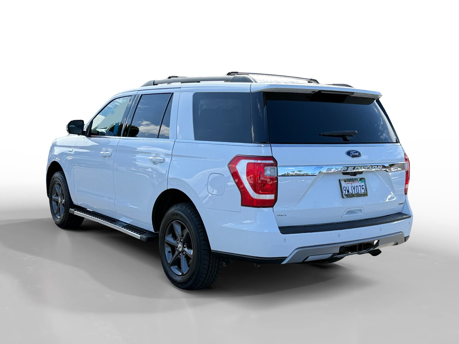 Certified 2020 Ford Expedition XLT w/ Equipment Group 202A AWD/4WD image 3
