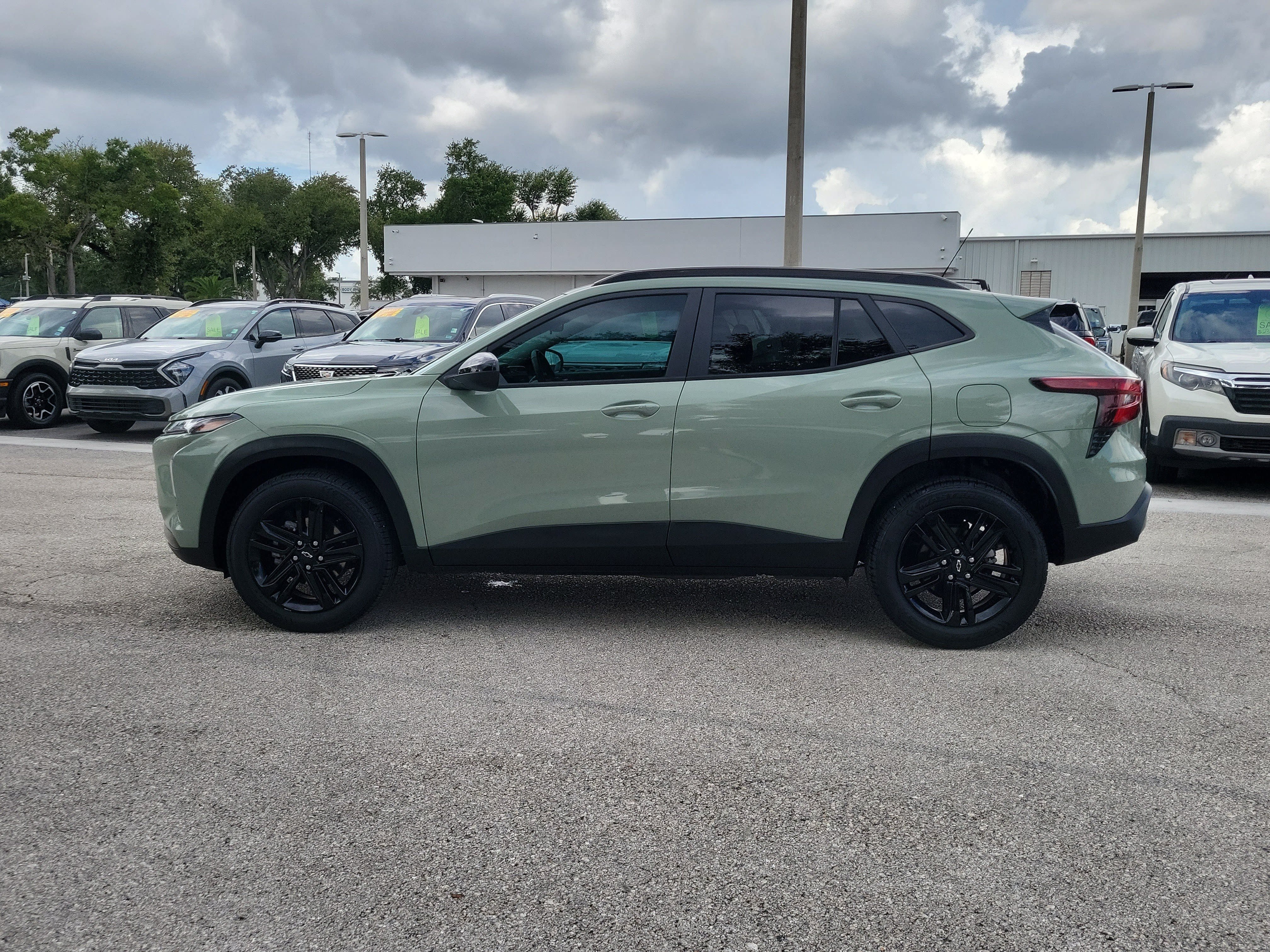 Used 2024 Chevrolet Trax ACTIV w/ Sunroof Package FWD image 6