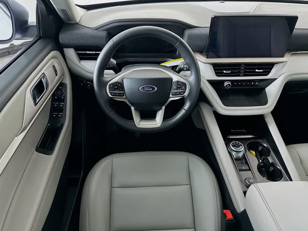 Certified 2025 Ford Explorer Active w/ Active Comfort Package RWD image 10