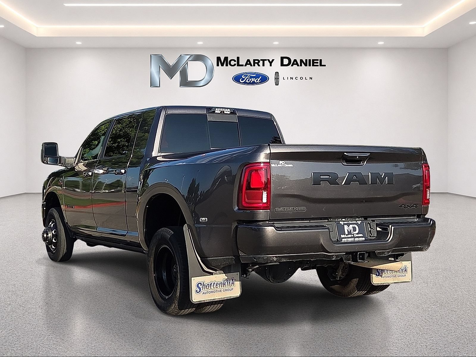 Used 2025 RAM 3500 Laramie AWD/4WD image 4