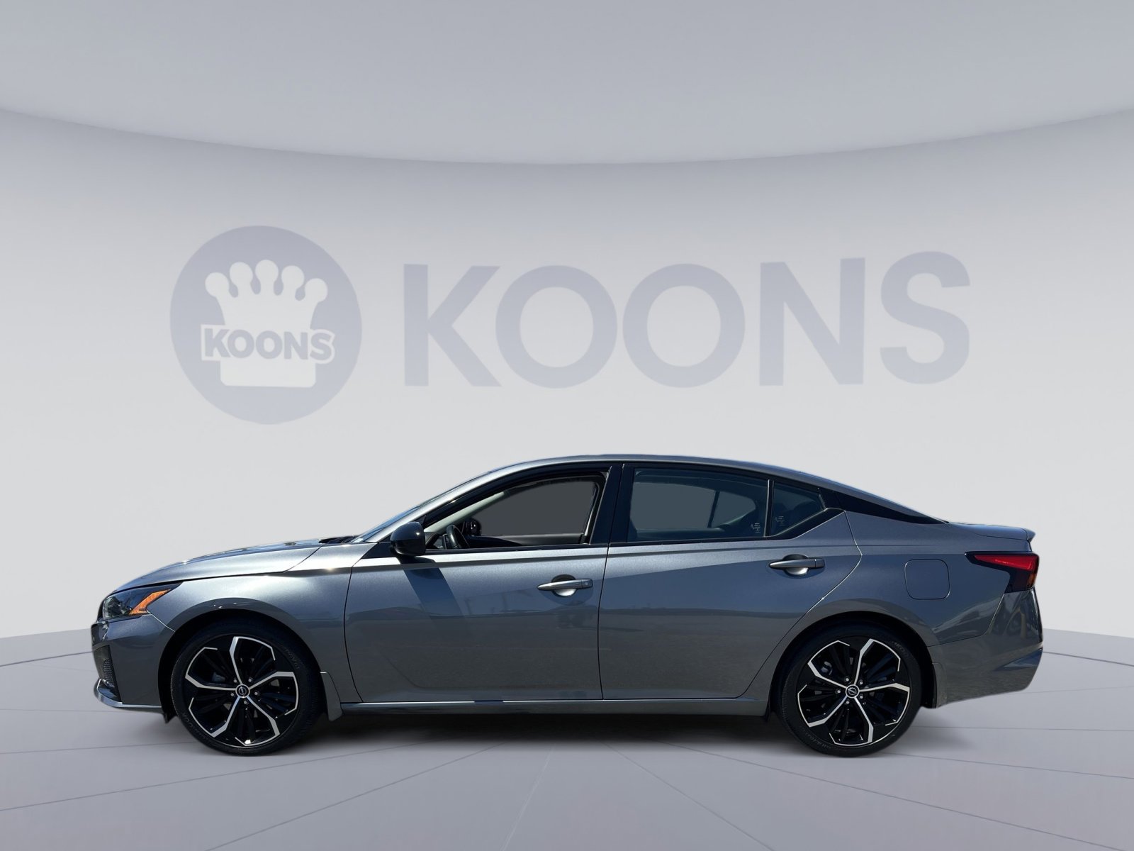 Used 2023 Nissan Altima 2.5 SR FWD image 13