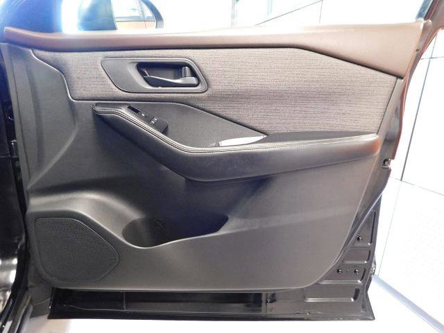 Used 2021 Nissan Rogue S image 38