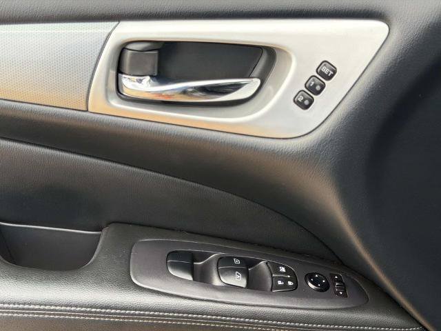 Used 2020 Nissan Pathfinder SL FWD image 22