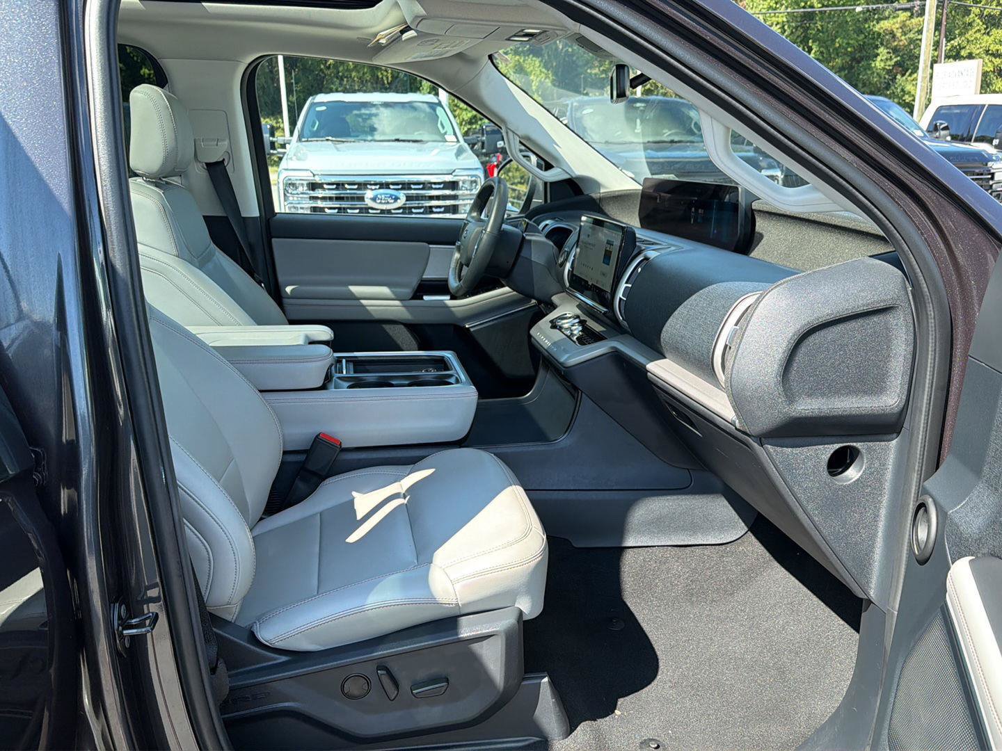 Certified 2025 Ford Expedition Active AWD/4WD image 14