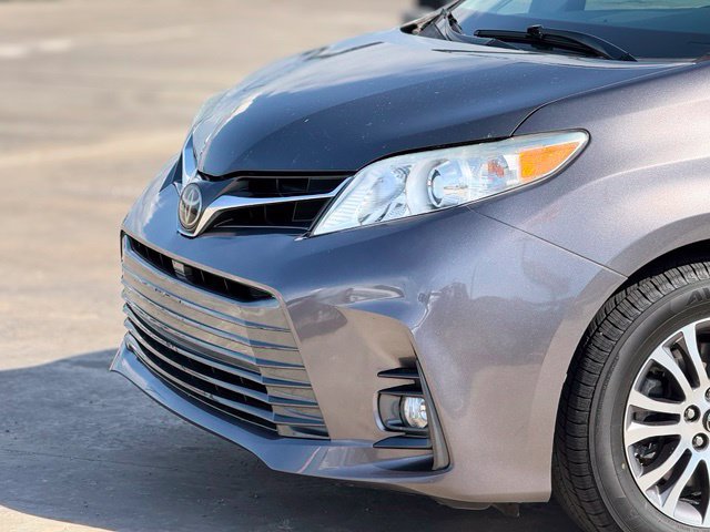 Used 2019 Toyota Sienna XLE w/ XLE Navigation Package FWD image 9