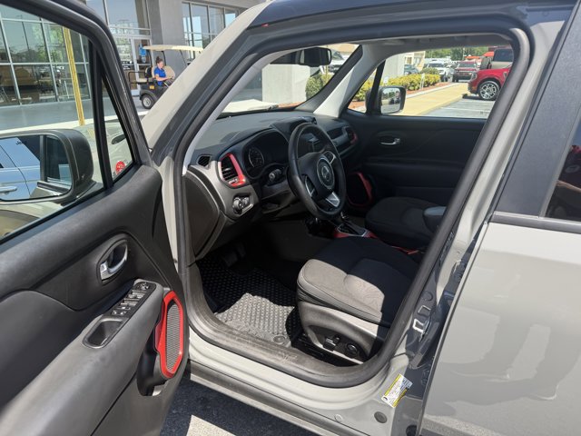 Used 2020 Jeep Renegade Trailhawk w/ Cold Weather Group AWD/4WD image 8