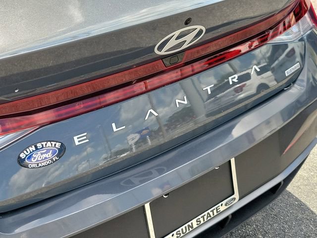 Used 2025 Hyundai Elantra Hybrid FWD image 7