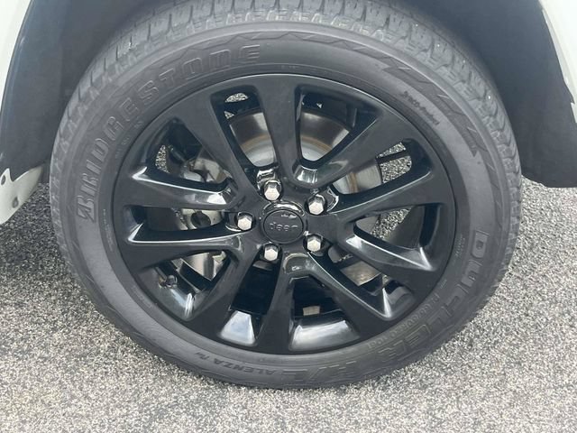 Used 2019 Jeep Grand Cherokee Altitude AWD/4WD image 12