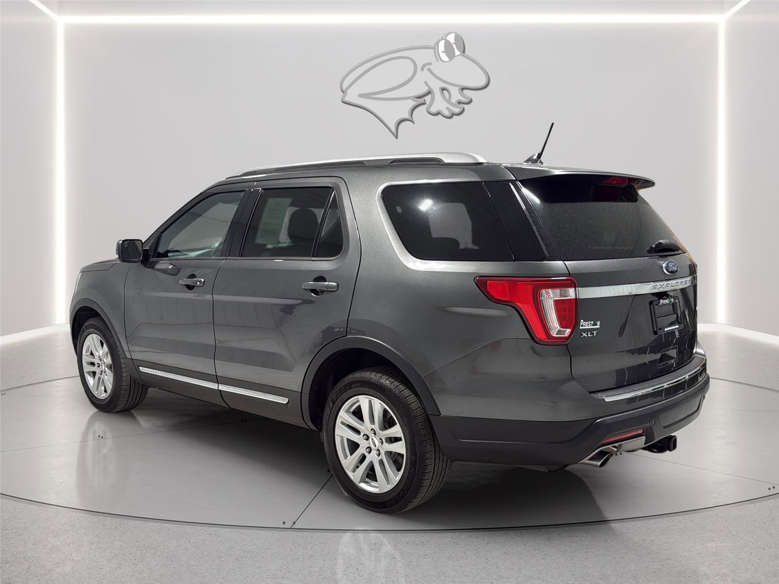 Certified 2018 Ford Explorer XLT w/ Equipment Group 201A AWD/4WD image 3