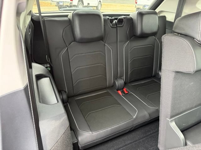 Used 2018 Volkswagen Tiguan SEL Premium FWD image 39
