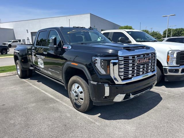 Used 2025 GMC Sierra 3500 Denali w/ Denali Reserve Package AWD/4WD image 3