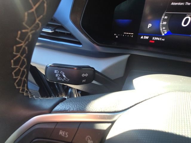 Used 2022 Volkswagen Taos SE image 33