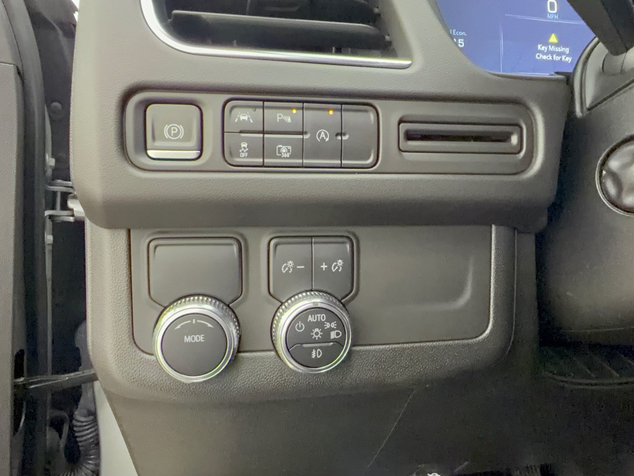Used 2023 GMC Yukon SLT w/ SLT Luxury Package RWD image 31