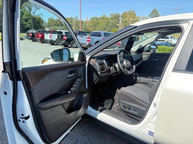 Used 2023 Nissan Rogue SV AWD/4WD image 9
