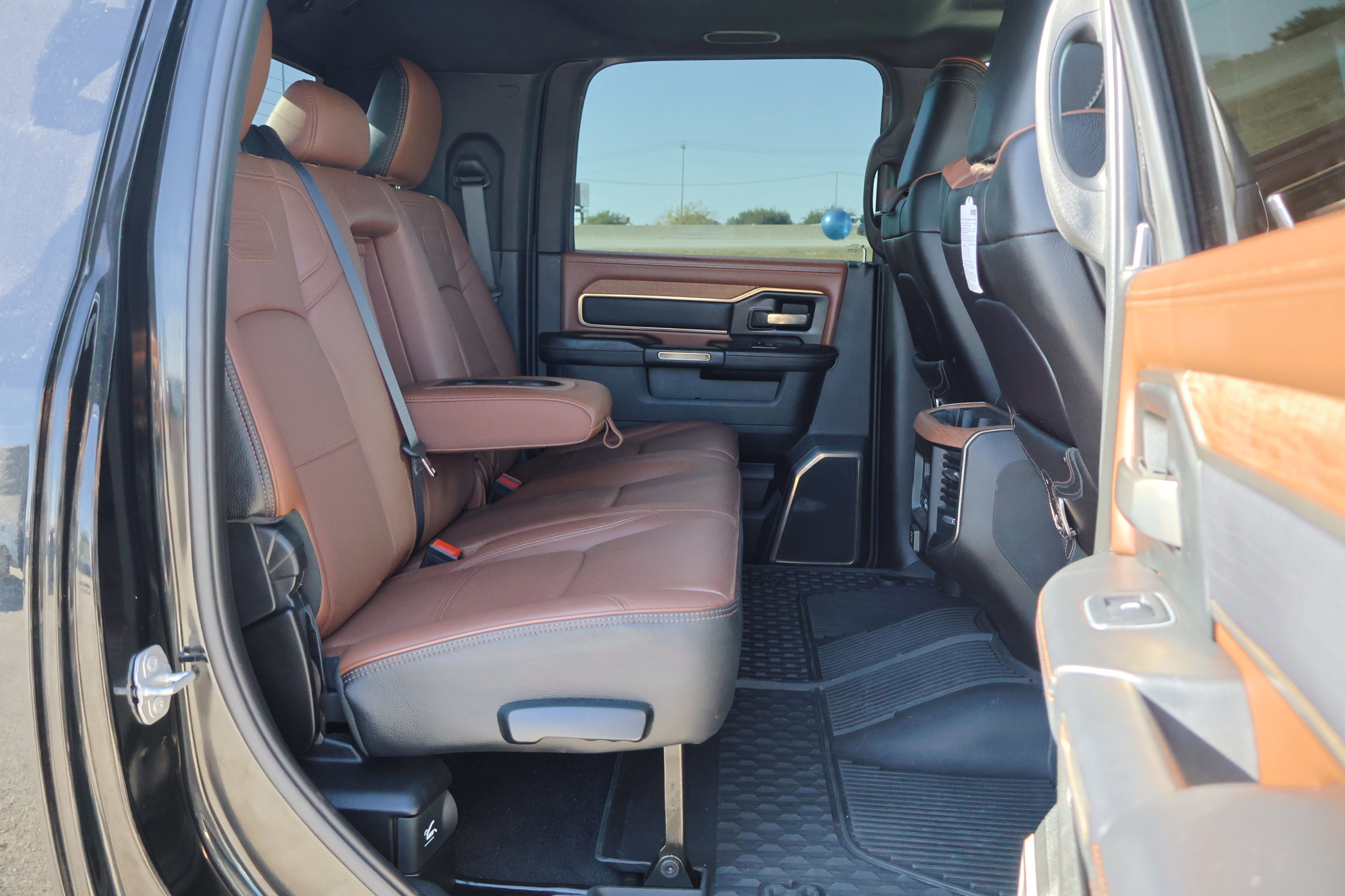 Used 2024 RAM 2500 Limited w/ Towing Technology Group image 28