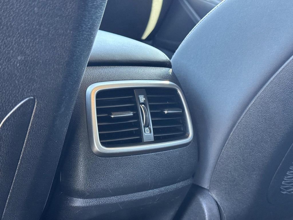 Used 2020 Kia Sorento LX image 24