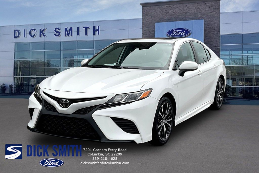 Used 2020 Toyota Camry SE FWD image 1