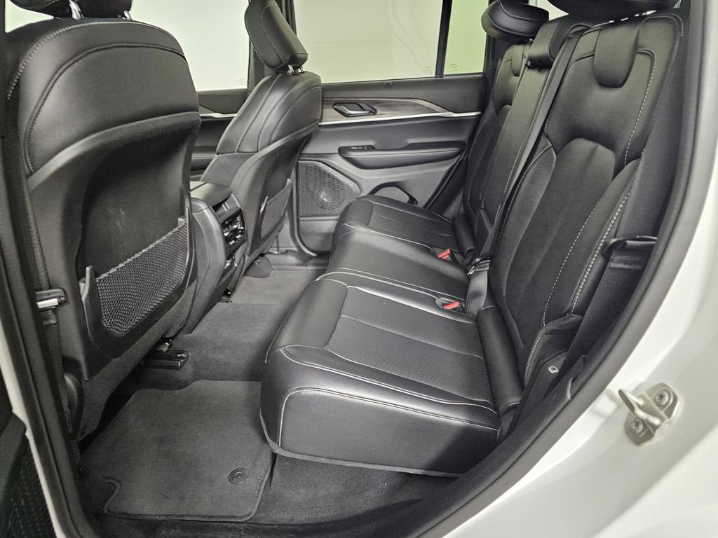 Used 2024 Jeep Grand Cherokee Limited w/ Luxury Tech Group II AWD/4WD image 18