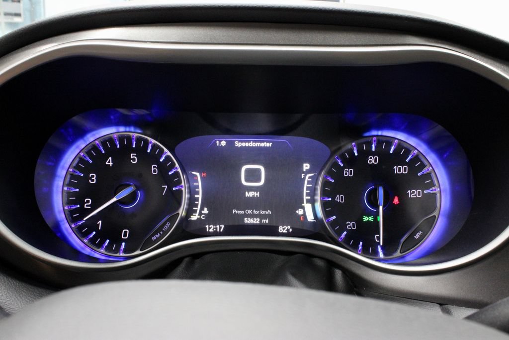 Used 2024 Chrysler Pacifica Touring-L FWD image 28