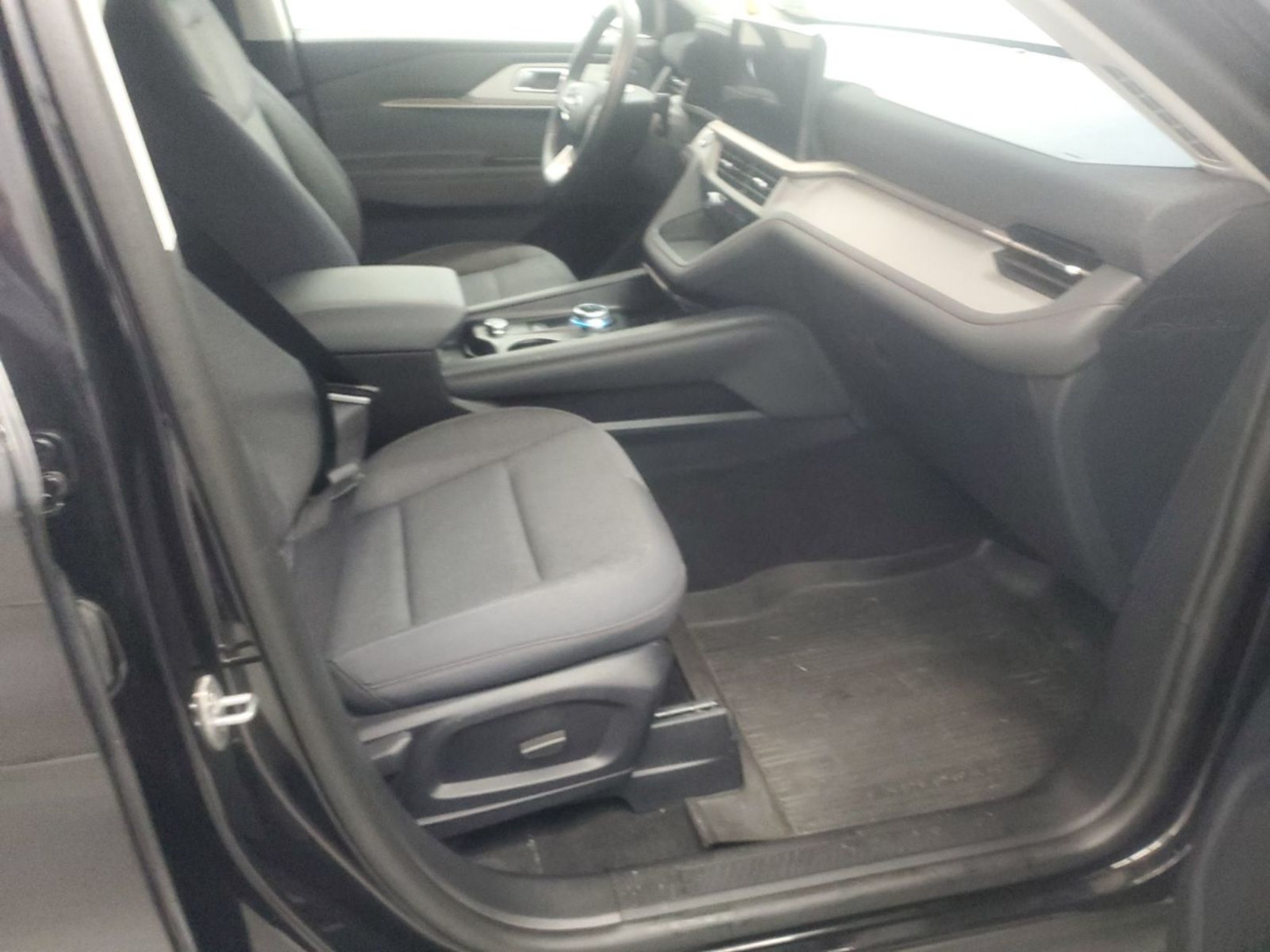 Certified 2025 Ford Explorer Active AWD/4WD image 7