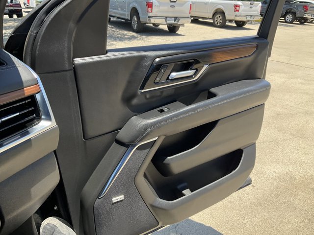 Used 2025 GMC Yukon XL Denali AWD/4WD image 22