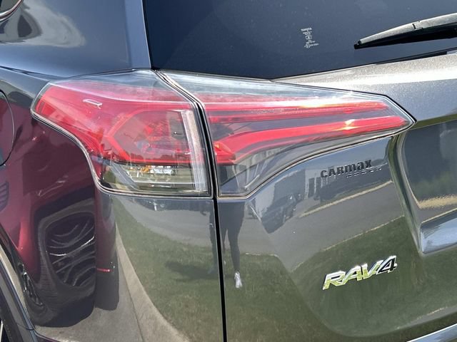 Used 2018 Toyota RAV4 XLE AWD/4WD image 9
