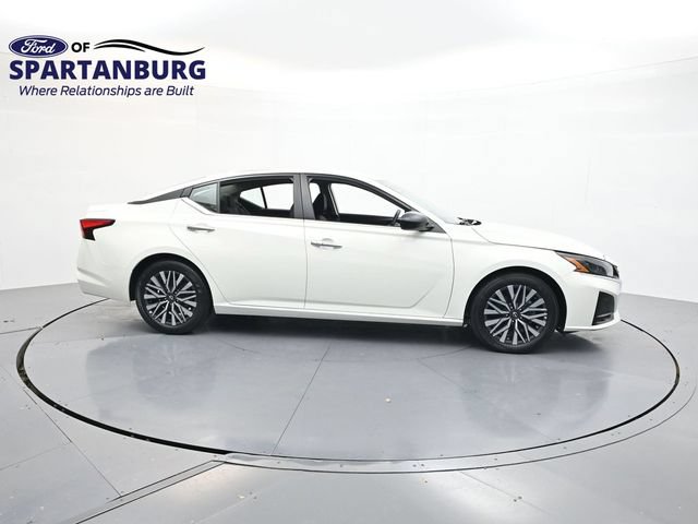 Used 2025 Nissan Altima 2.5 SV FWD image 8