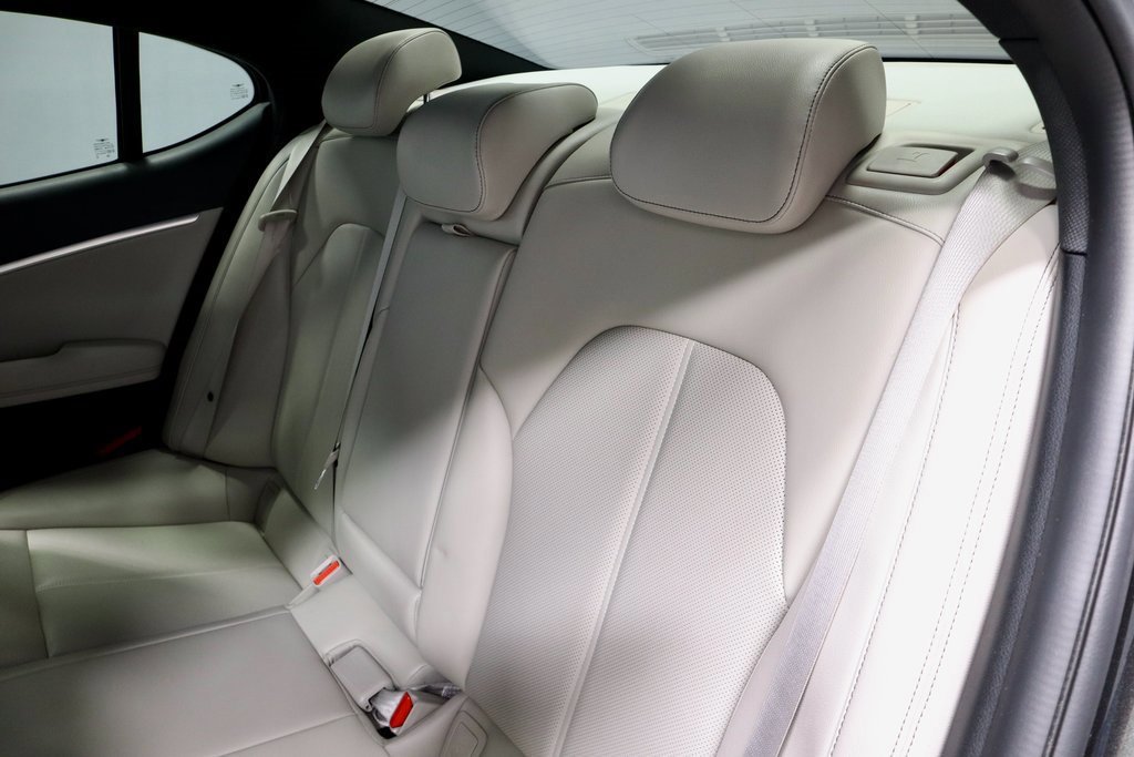 Used 2023 Genesis G70 2.0T image 23