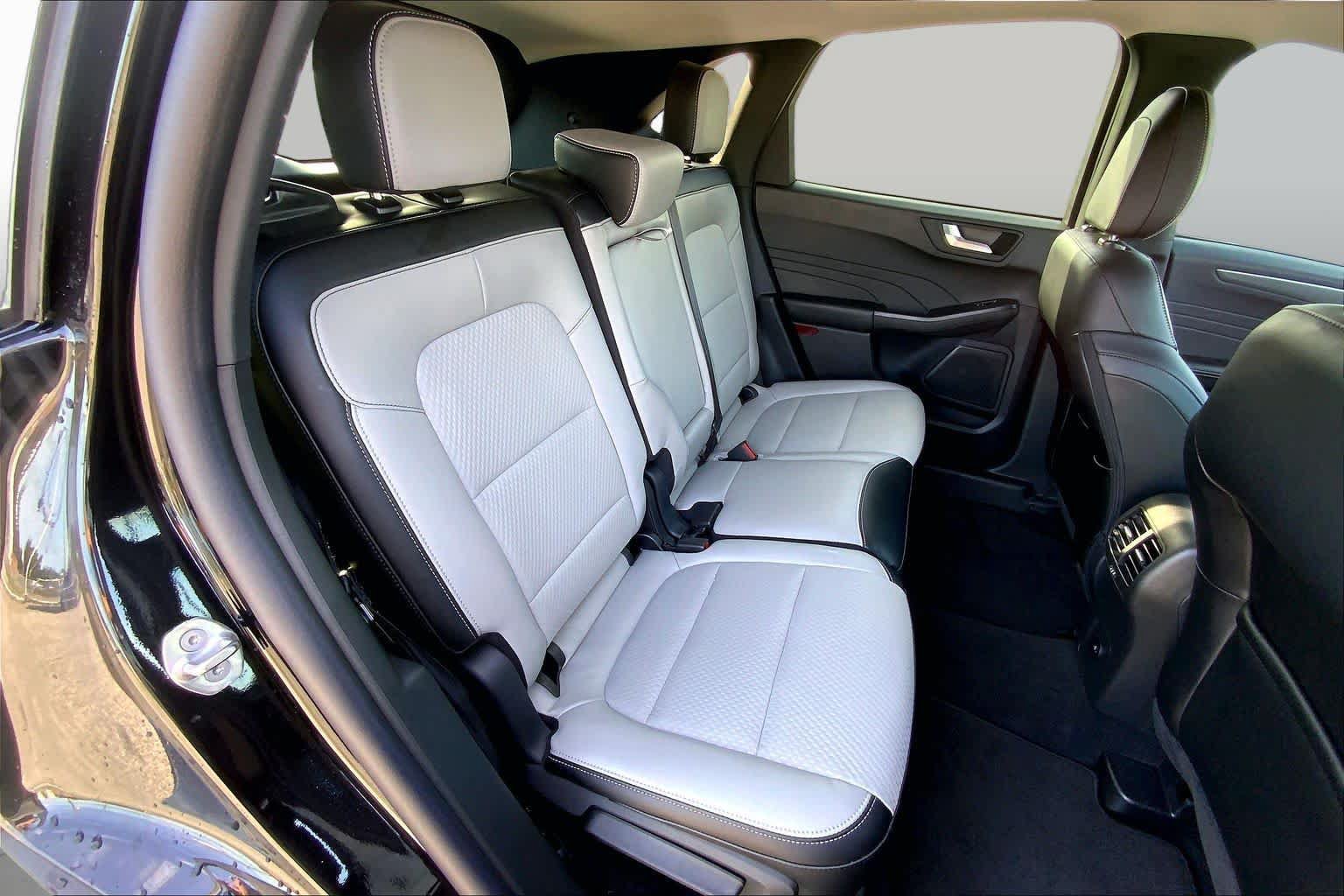 Certified 2025 Ford Escape SE FWD image 40