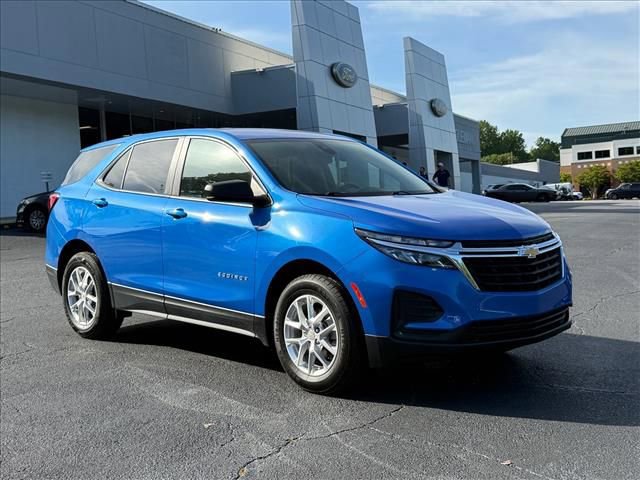 Used 2024 Chevrolet Equinox LS AWD/4WD image 2