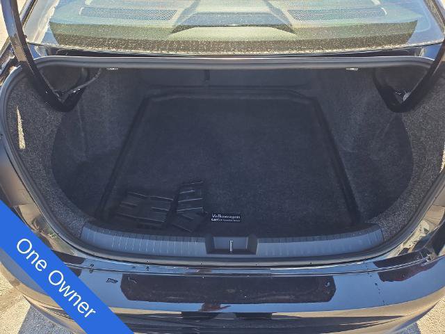Used 2024 Volkswagen Jetta SE w/ Panoramic Sunroof Package FWD image 32