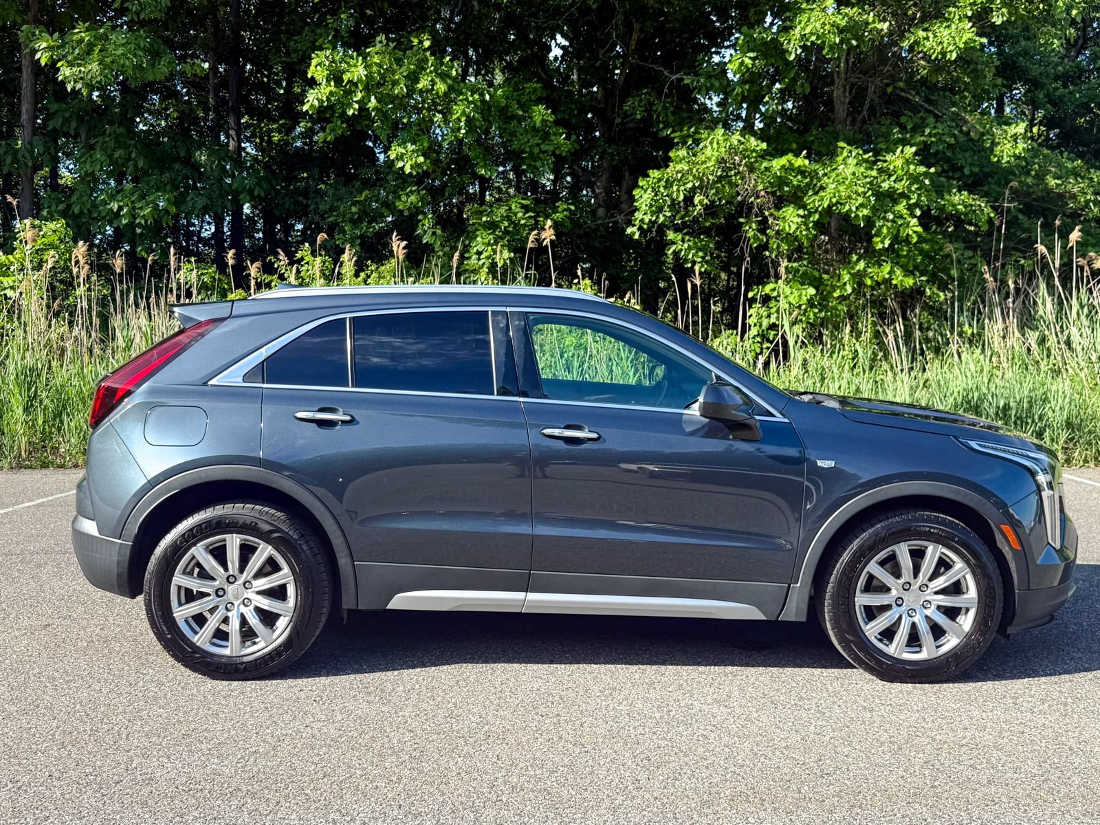 Used 2020 Cadillac XT4 Premium Luxury w/ Cold Weather Package AWD/4WD image 7