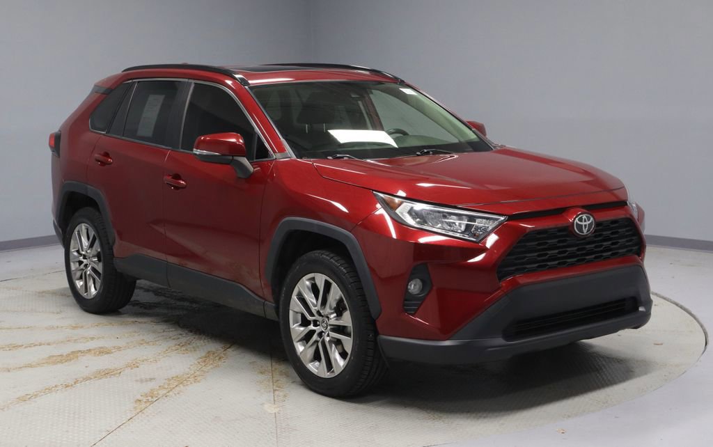 Used 2019 Toyota RAV4 XLE Premium w/ Cold Weather Package AWD/4WD image 7