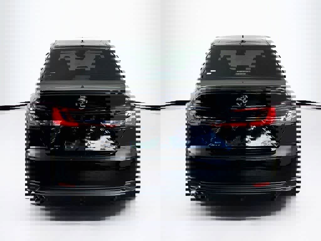 Used 2025 Toyota Camry SE w/ Multimedia Upgrade Package FWD image 4